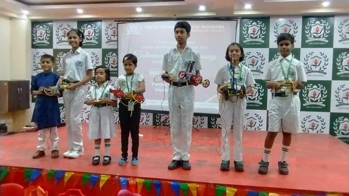 समर कैंप में बच्चों कई रचनात्मक, कला व संगीत को सीखा